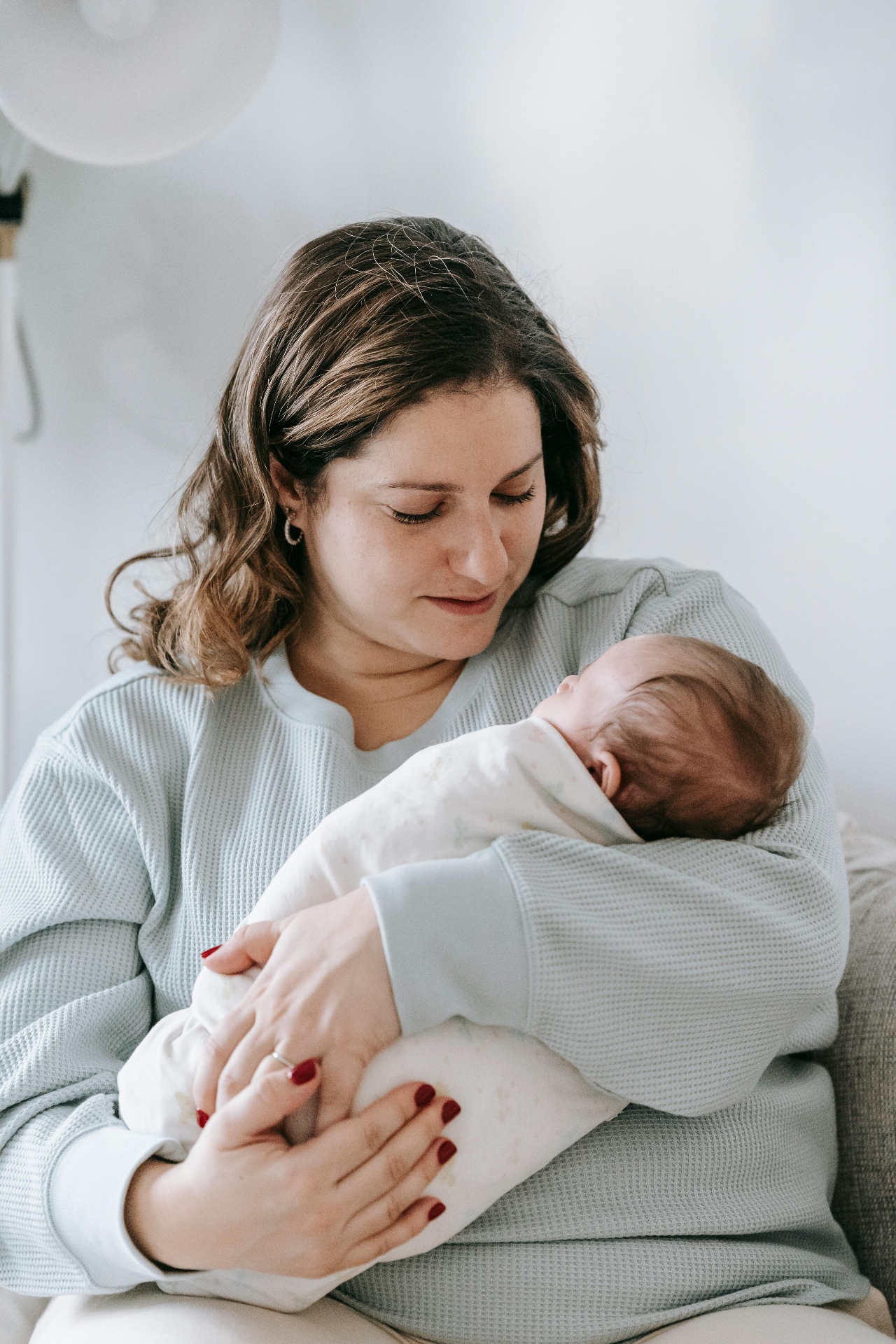Mother resting peacefully with newborn after overnight care
